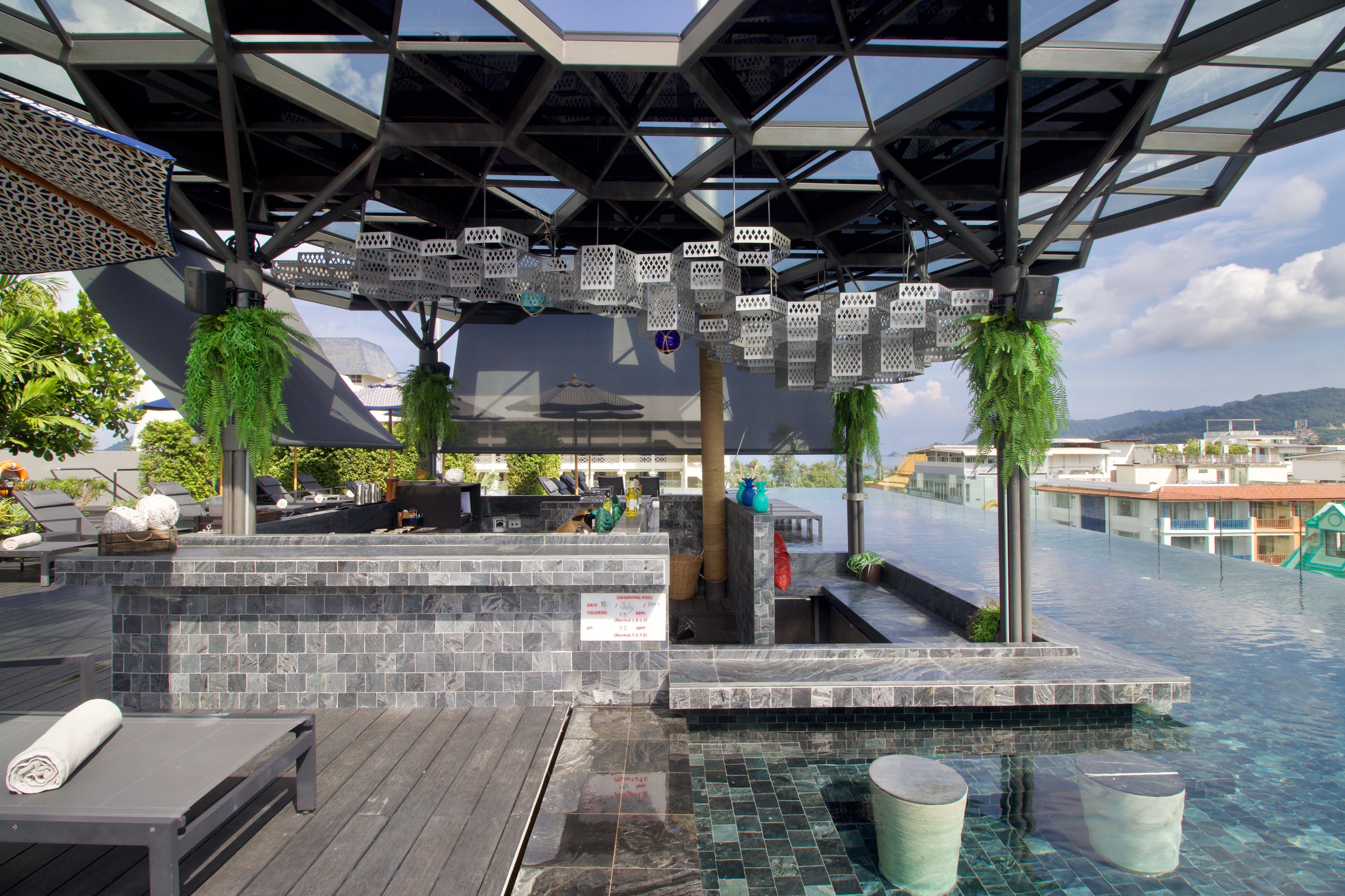 Hotel Indigo Phuket Patong By Ihg Экстерьер фото The bar at the pool
