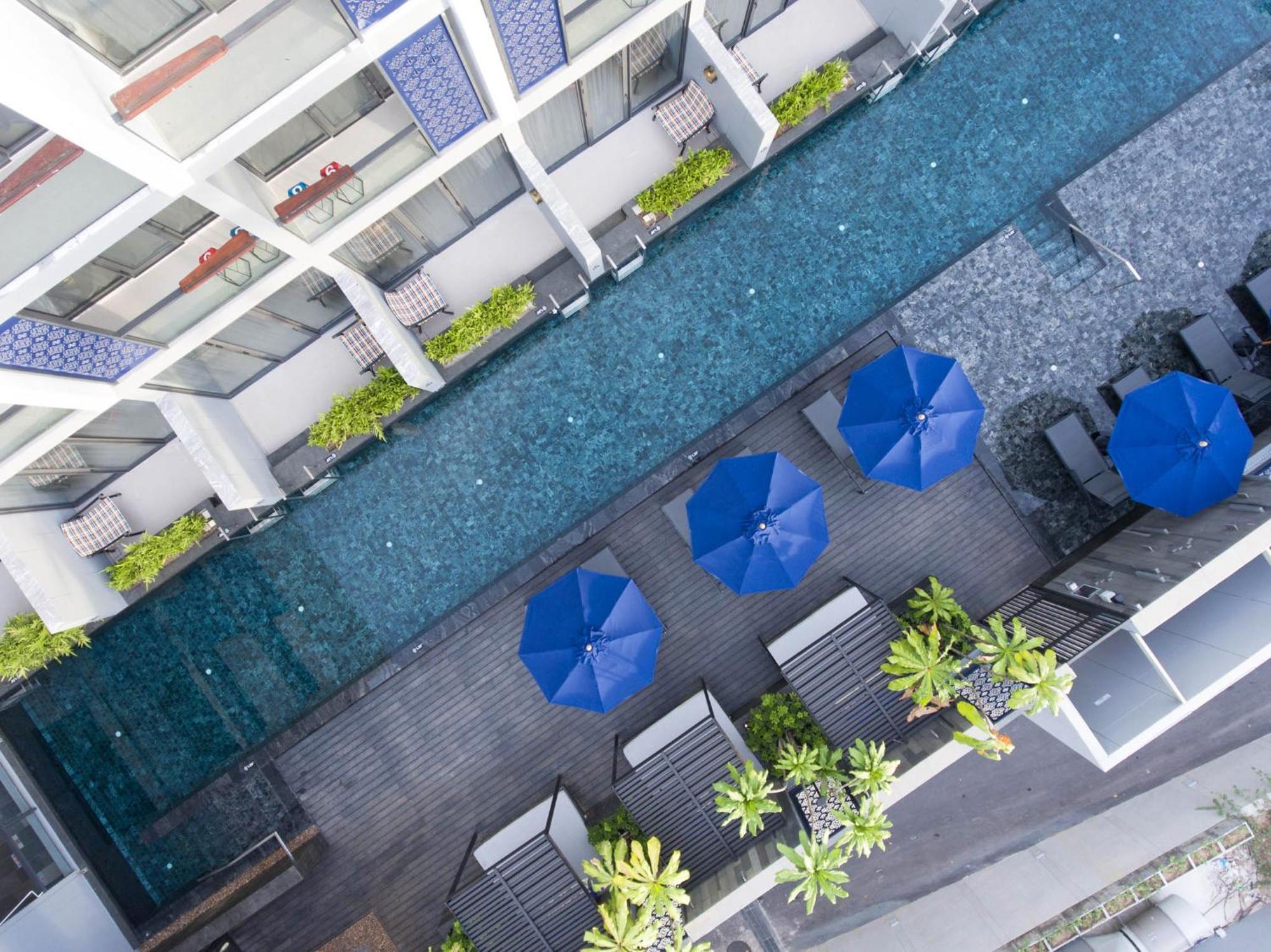 Hotel Indigo Phuket Patong By Ihg Экстерьер фото The swimming pool at the hotel