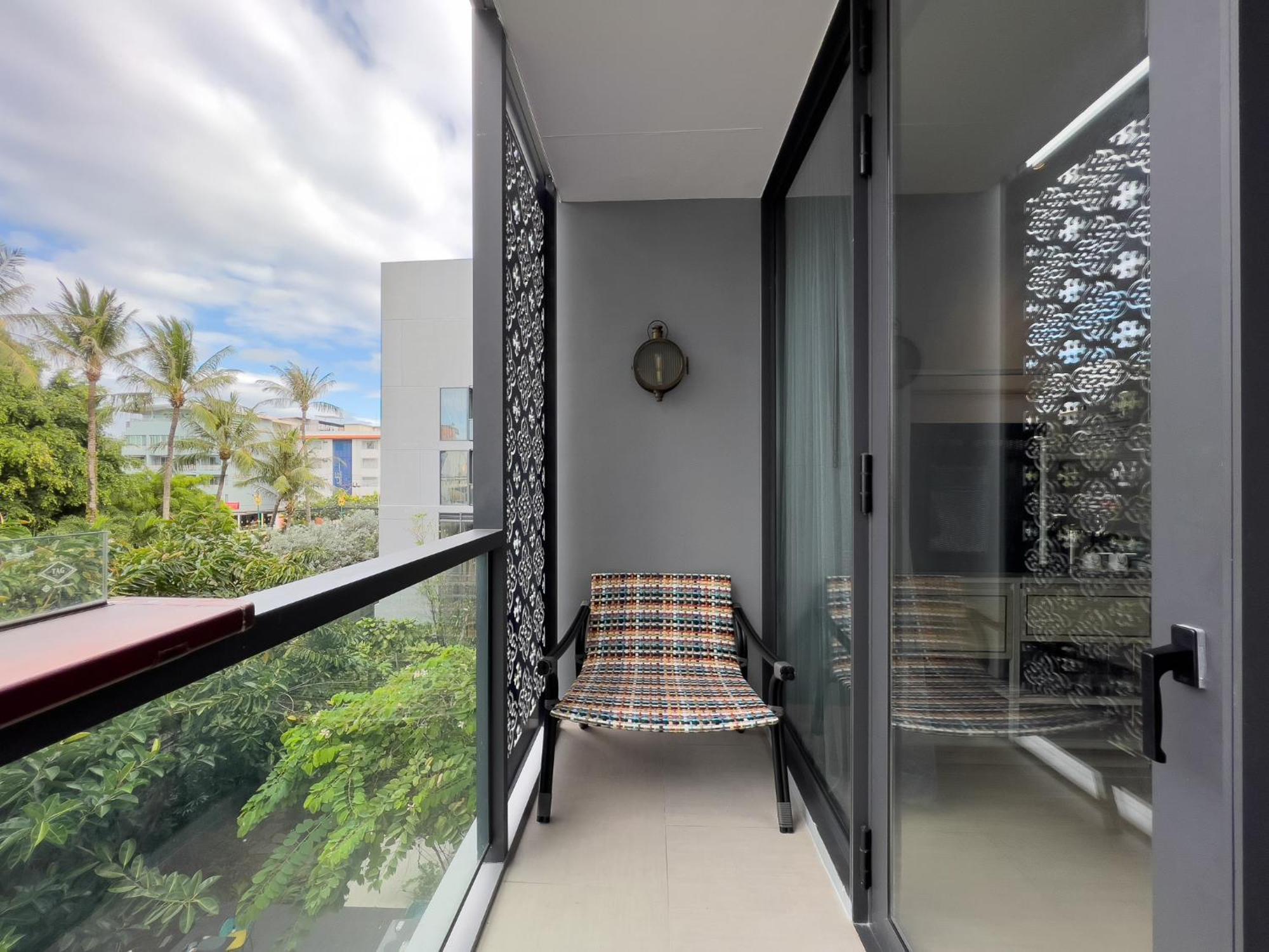 Hotel Indigo Phuket Patong By Ihg Экстерьер фото A balcony