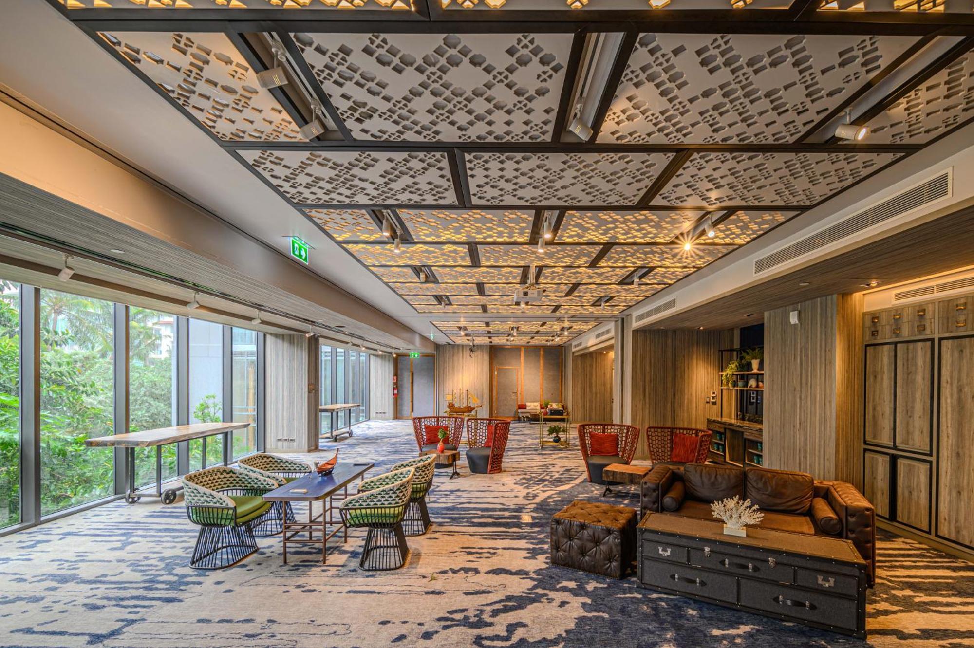 Hotel Indigo Phuket Patong By Ihg Экстерьер фото The interior of the library